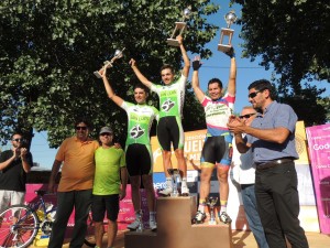 Cattaneo, Tribiño y Muñoz, de la Municipalidad de Godoy Cruz premiaron a los tres primeros de la etapa.